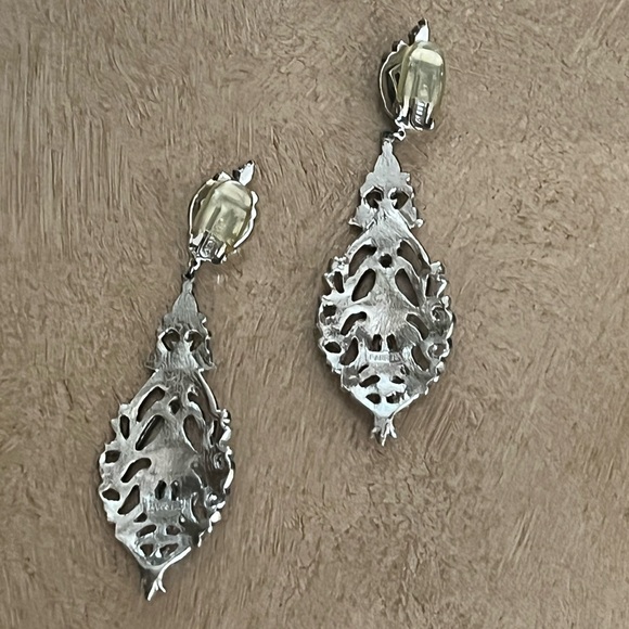 Oscar De La Renta Barrera Crystal Earrings - Picture 2 of 2